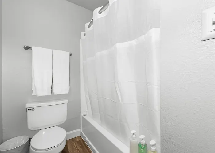 Modern 2br For 7 Pools Fitness Center & Pet-friendly Apartament