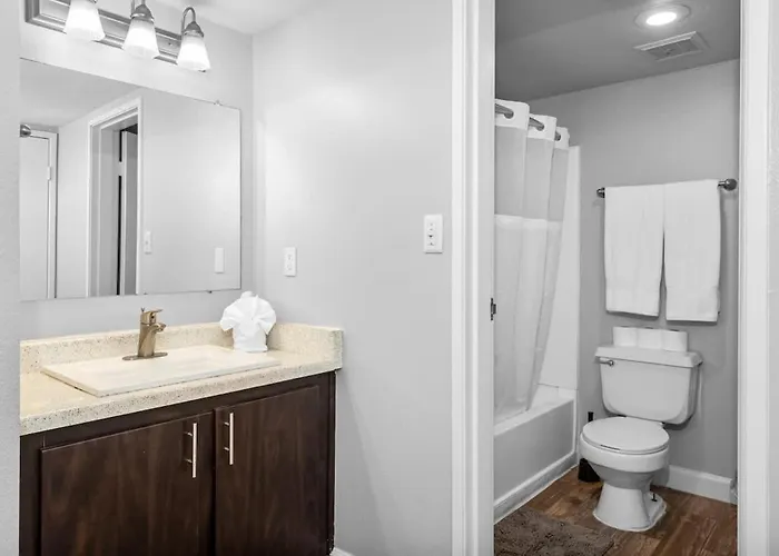 Modern 2br For 7 Pools Fitness Center & Pet-friendly Apartament *