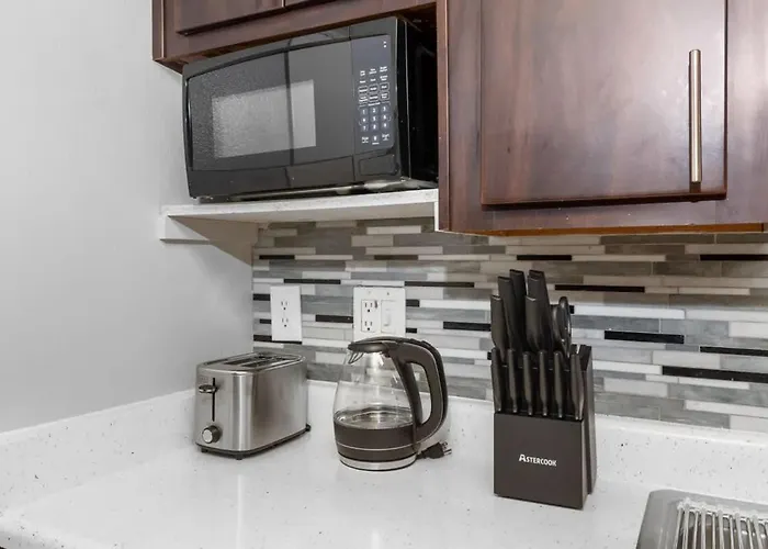 Modern 2br For 7 Pools Fitness Center & Pet-friendly Apartment