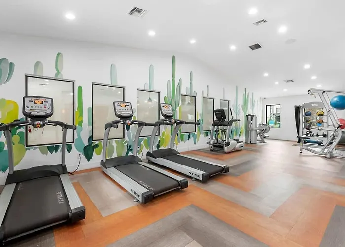 Modern 2br For 7 Pools Fitness Center & Pet-friendly Apartament